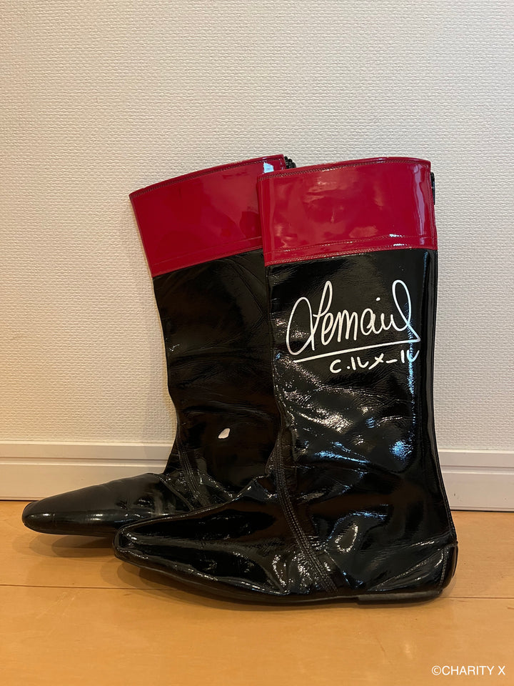 美品　クリストフ・ルメール騎手　サイン入りファイル クリストフ・ルメール騎手サイン入りジョッキーブーツ – CHARITY X