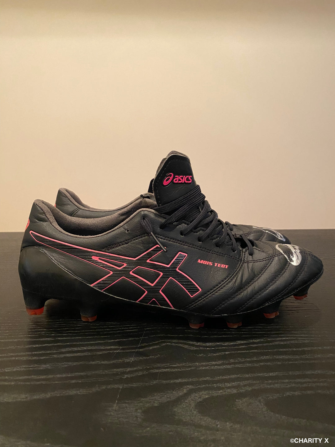 令和6年能登半島地震災害支援】坪井慶介氏サイン入りスパイク – CHARITY X