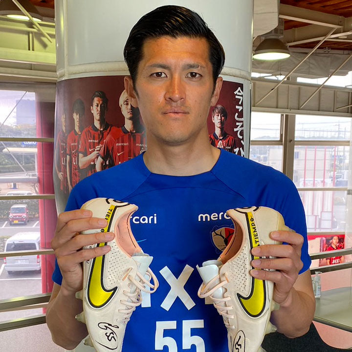 植田直通選手のサイン入りスパイク – CHARITY X