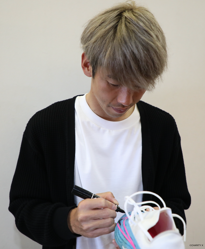 大迫勇也選手のサイン入りスパイク – CHARITY X 大迫勇也選手のサイン入りスパイク – CHARITY X
